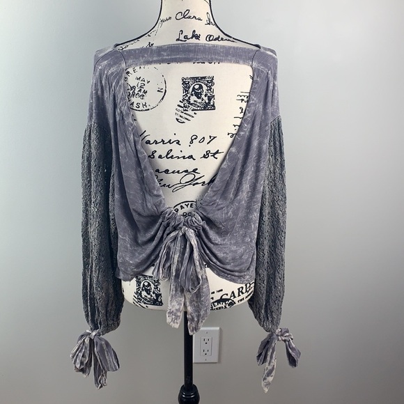 Gimmicks by BTK Oversized Acid Washed Open Tie Back Balloon Sleeve Crop Top NWT - Picture 2 of 6